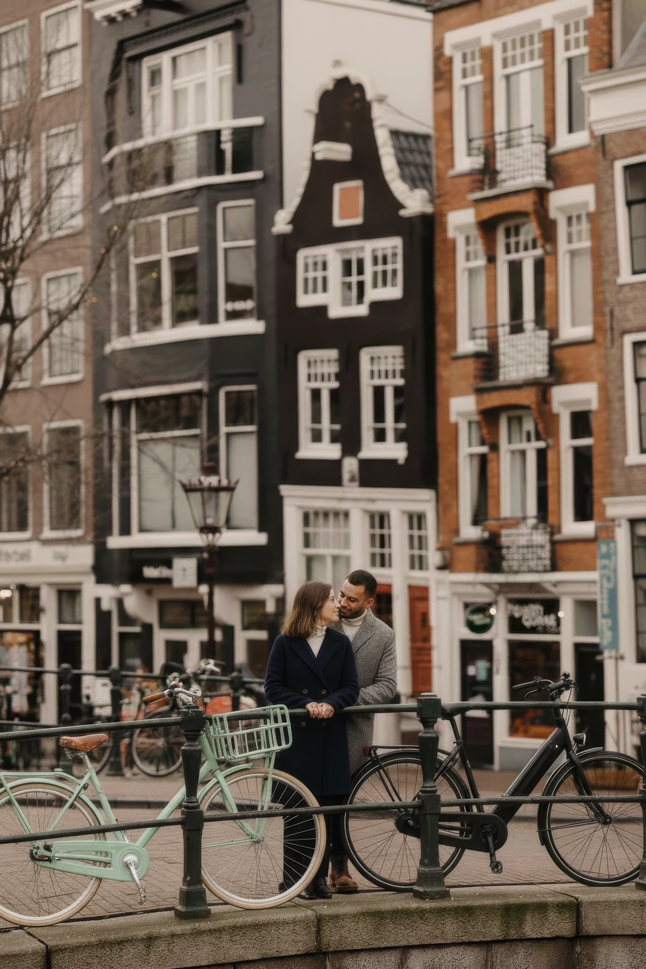 Fotoshoot in Amsterdam met een fotograaf bij de Lekkeresluis