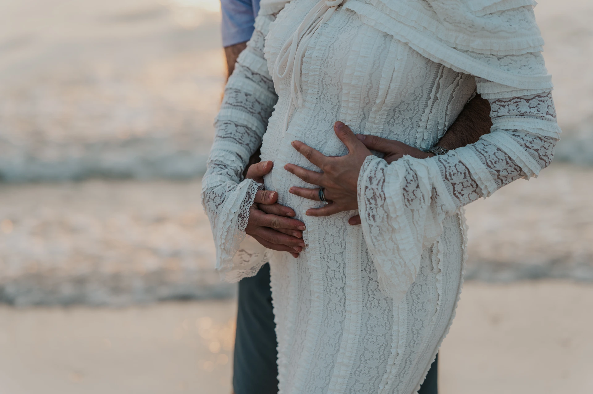 Zwangerschapsfotoshoot op het strand in Dubai